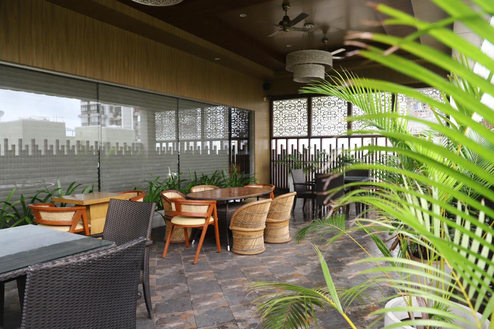 Efcee Sarovar Premiere Bhavnagar Exterior foto