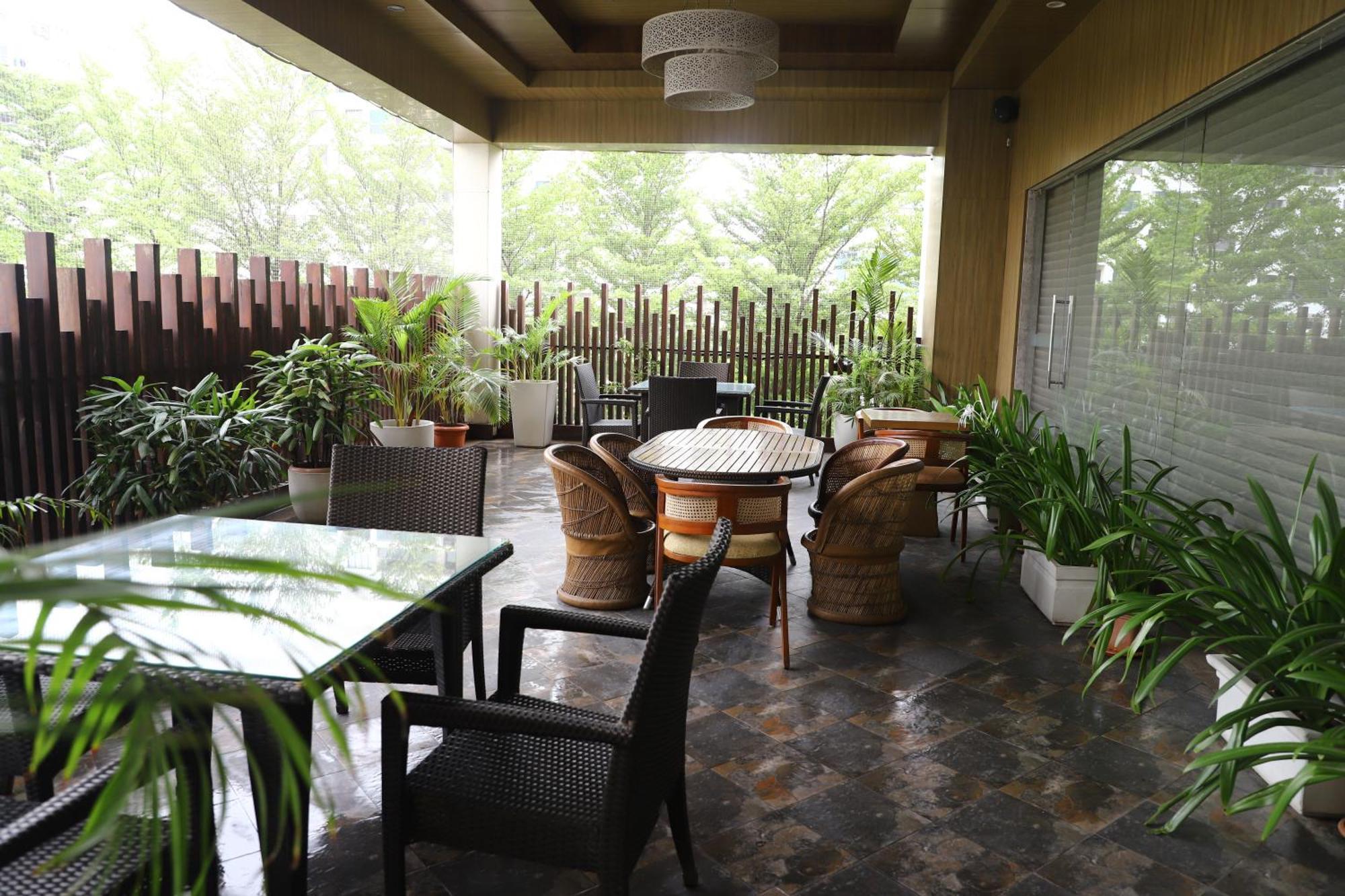 Efcee Sarovar Premiere Bhavnagar Exterior foto