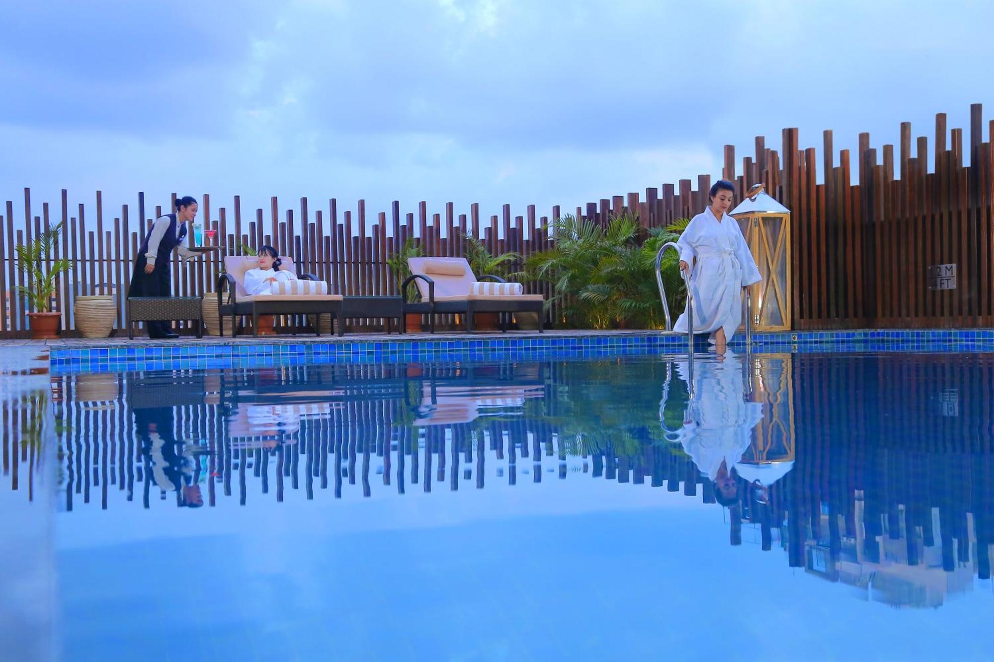 Efcee Sarovar Premiere Bhavnagar Exterior foto