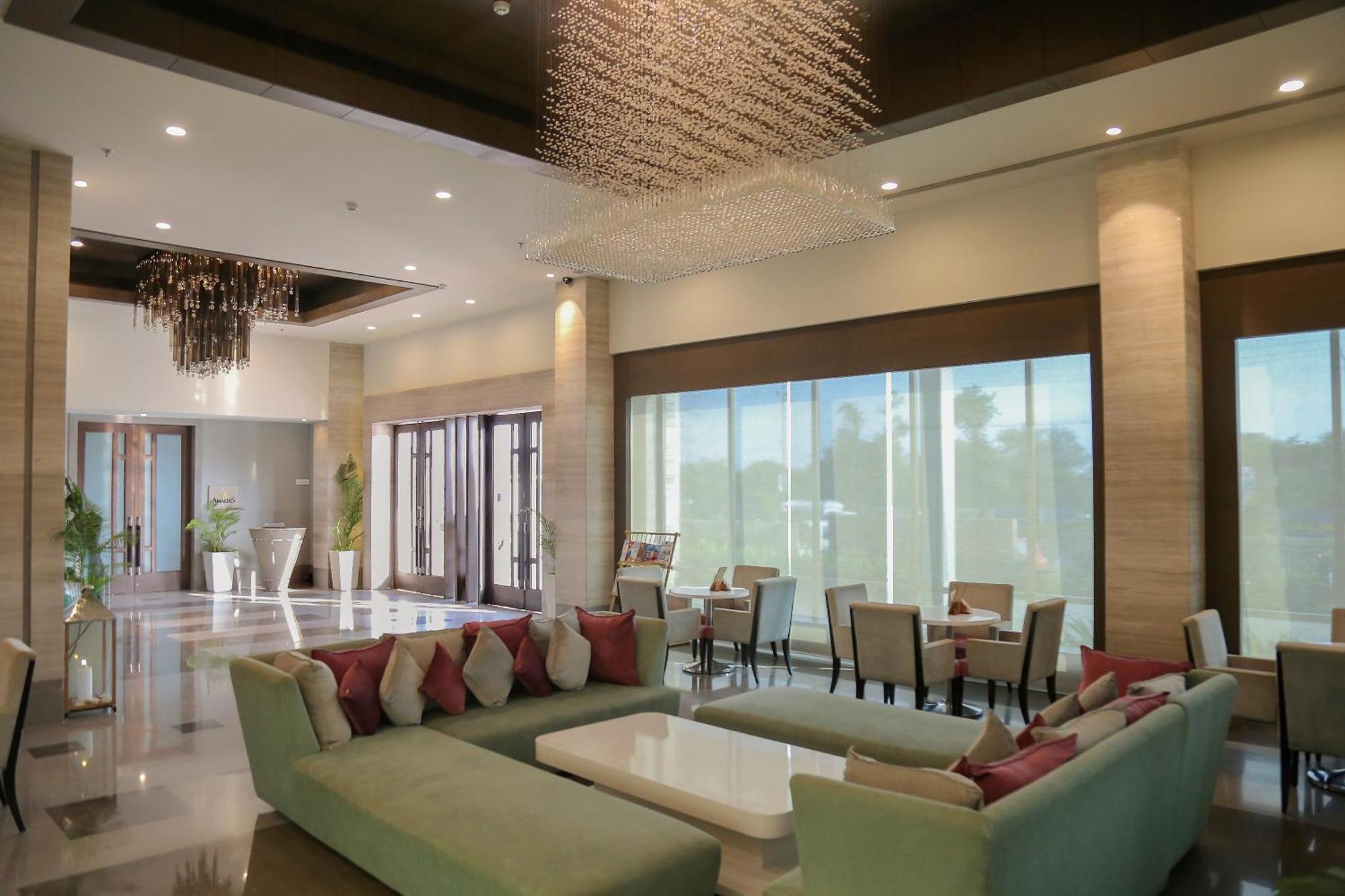 Efcee Sarovar Premiere Bhavnagar Exterior foto