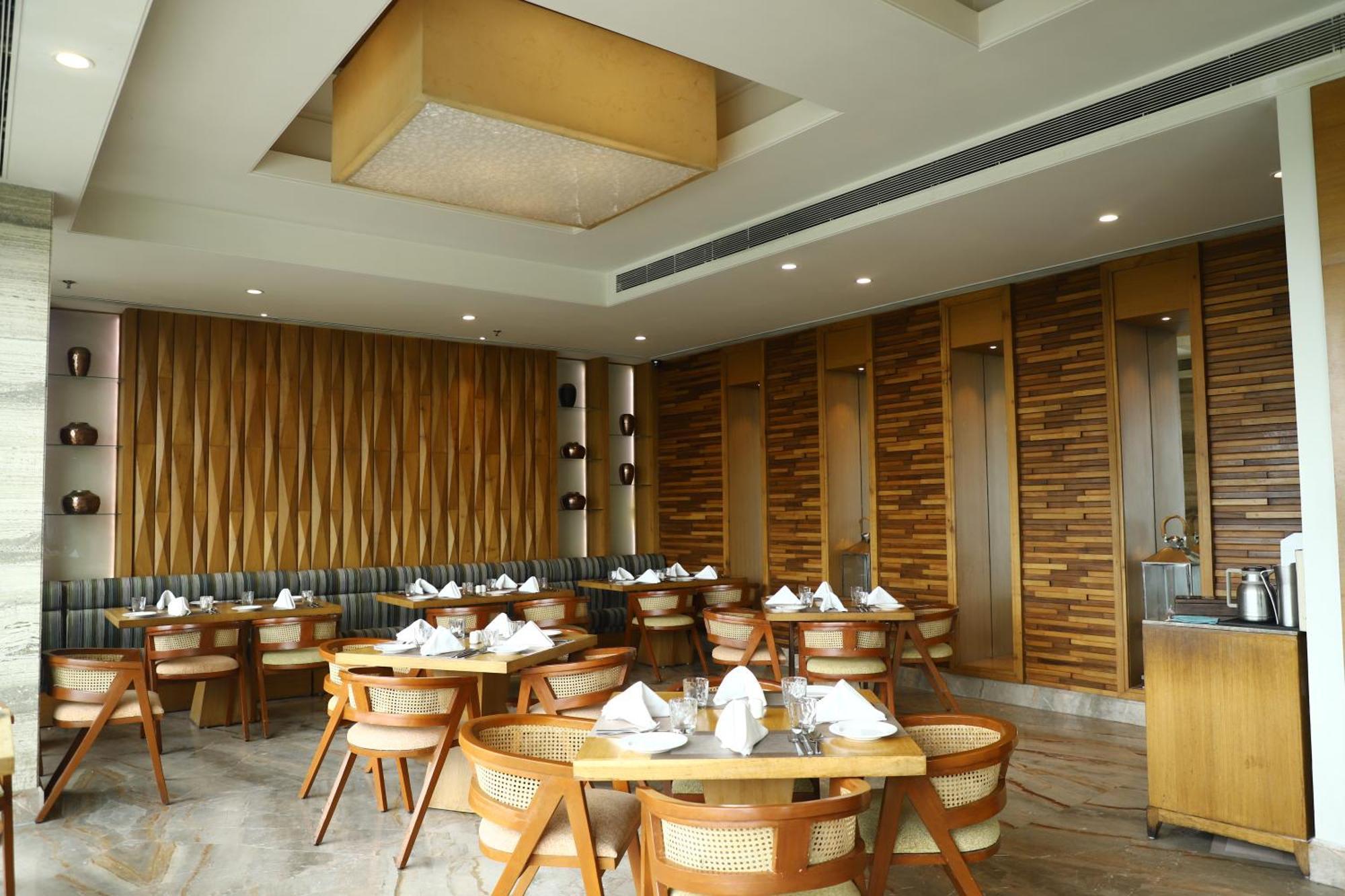 Efcee Sarovar Premiere Bhavnagar Exterior foto
